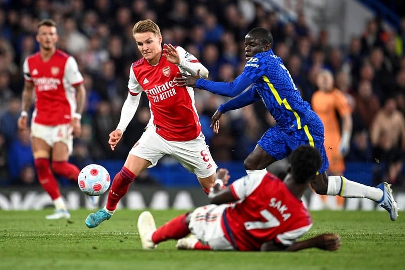 Martin Odegaard (L) of Arsenal in action against N'Golo Kante (R) of Chelsea during the English Premier League soccer match between Chelsea FC and Arsenal FC in London