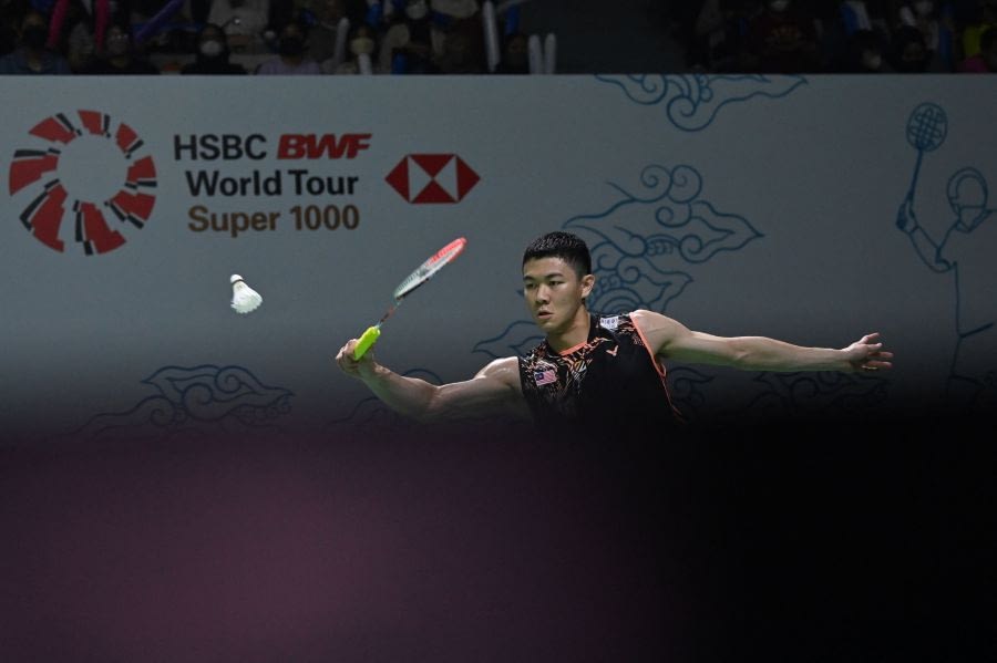 Men's singles Lee Zii Jia cruised into the round of 16 following a comfortable 21-15, 21-14 win Thailand's Sitthikom Thammasin. Zii Jia will play India's Sameer Verma on Thursday.
