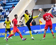 Mukhairi Ajmal (centre) in action against Singpaore during the May 14 match in Hanoi. - BERNAMA PIC