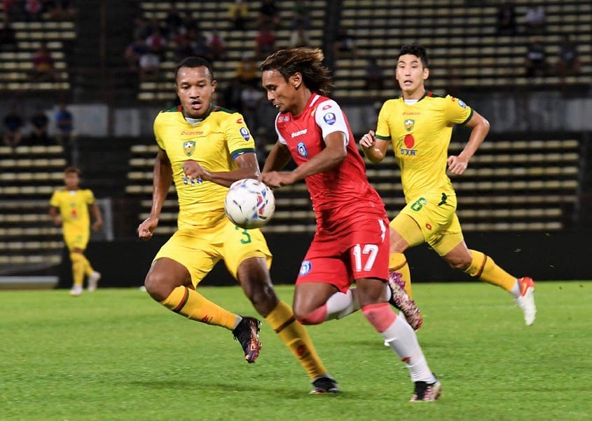 Sabah’s Amri Yahyah in action during the match against Kedah at Likas Stadium.